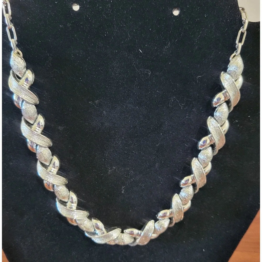 Vintage Silvertone Necklace Bracelet Clip On‎ Earrings Set  XO Chain
